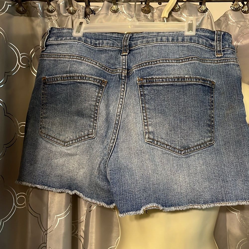 Maurices size 12 blue denim shorts slightly distressed stretch - Picture 9 of 10
